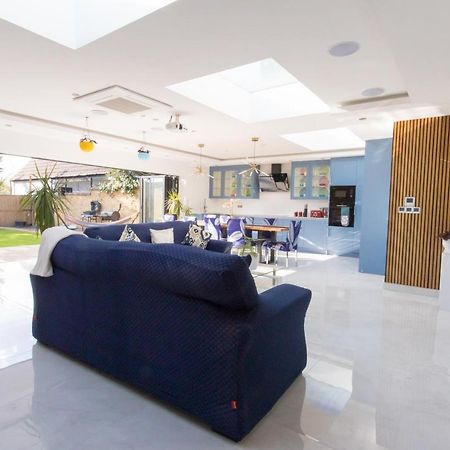 Legoland Heathrow Windsor Apartment Hotel Slough Exterior photo