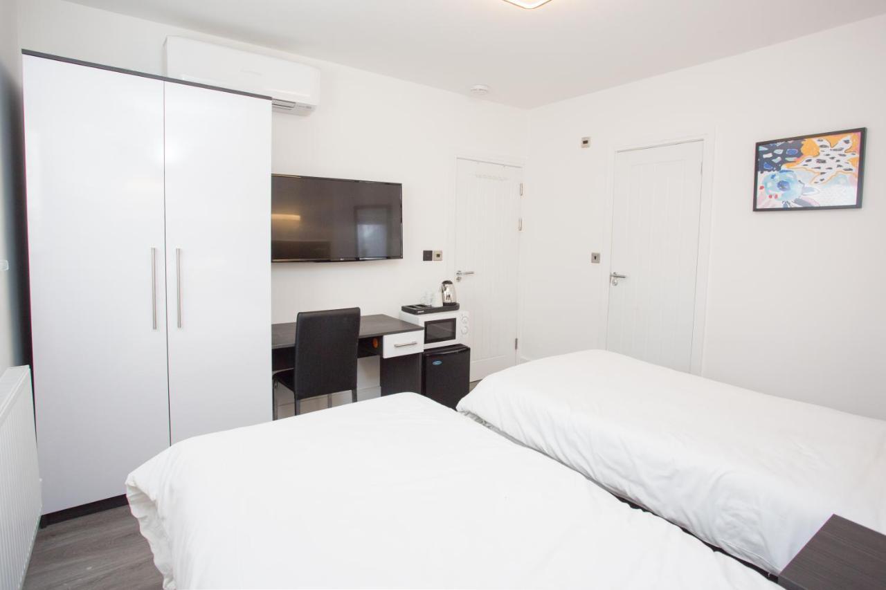 Legoland Heathrow Windsor Apartment Hotel Slough Exterior photo