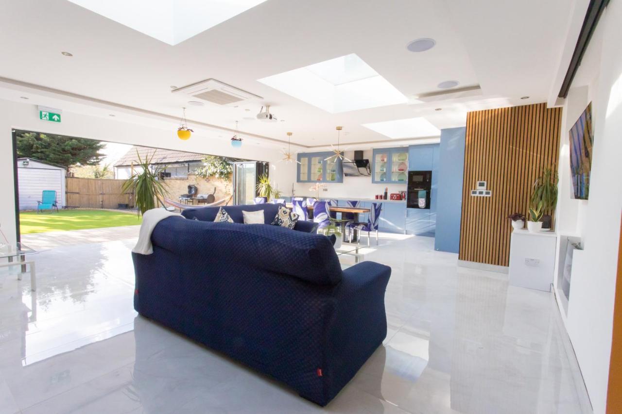 Legoland Heathrow Windsor Apartment Hotel Slough Exterior photo