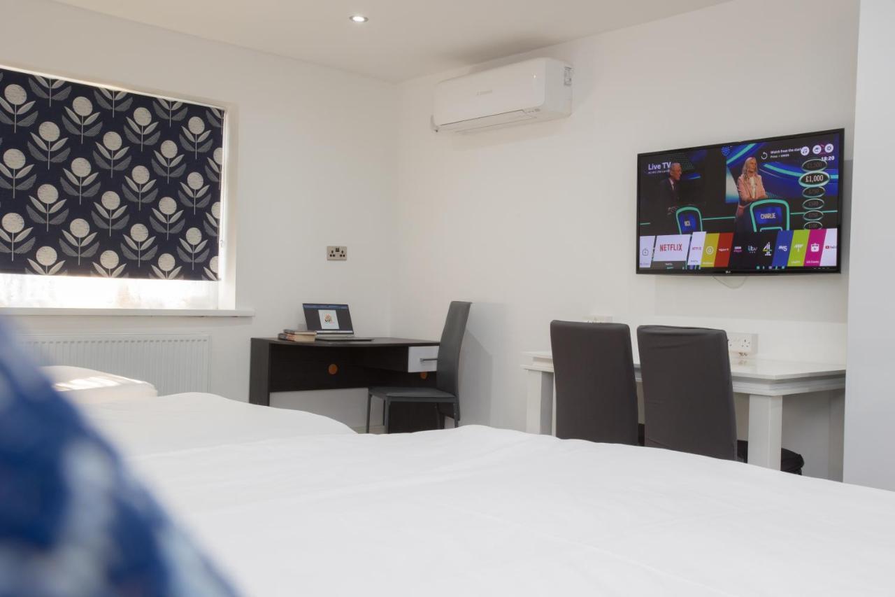 Legoland Heathrow Windsor Apartment Hotel Slough Exterior photo