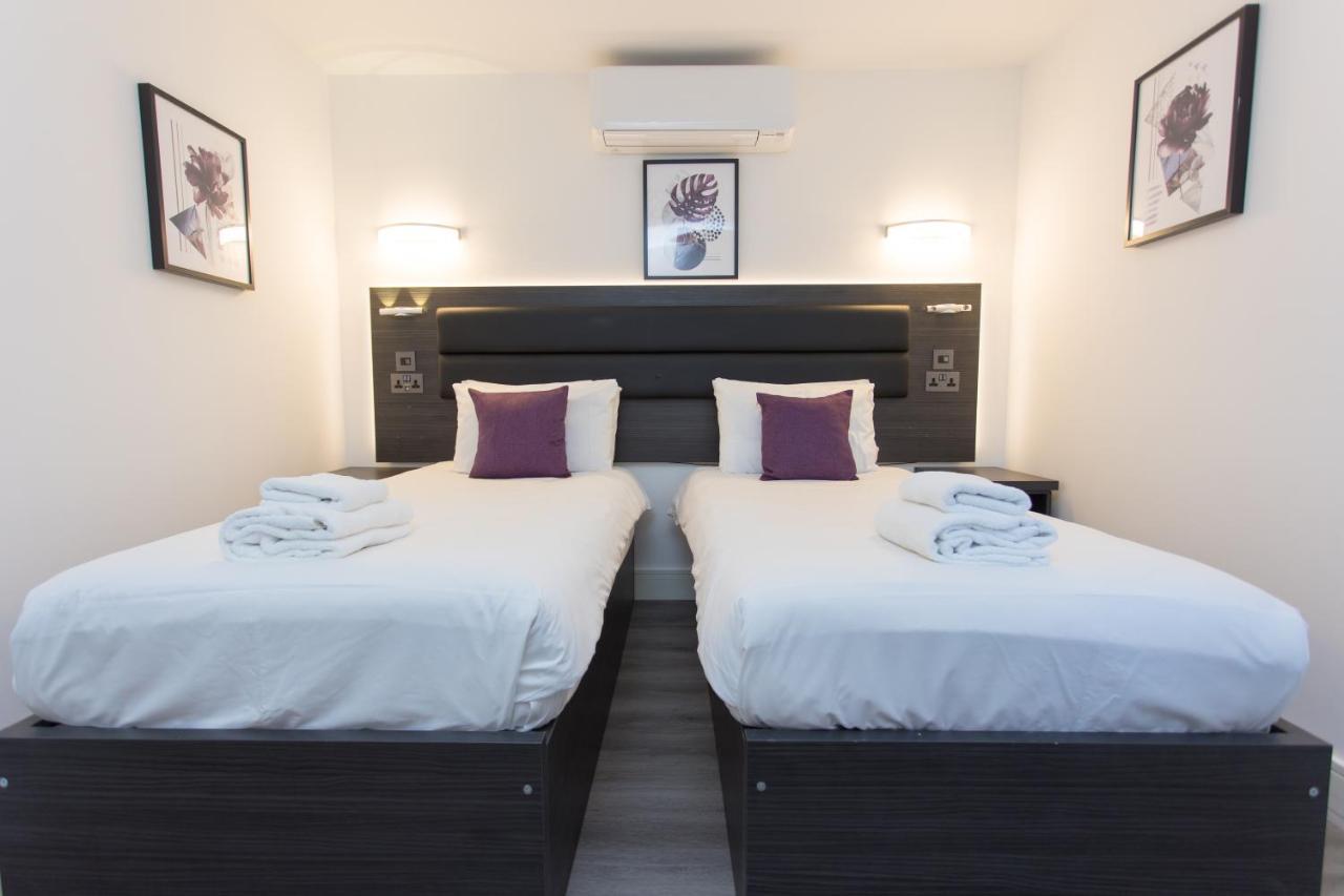 Legoland Heathrow Windsor Apartment Hotel Slough Exterior photo